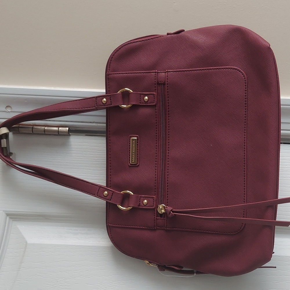 Tommy Hilfiger burgundy hand bag pocketbook purse